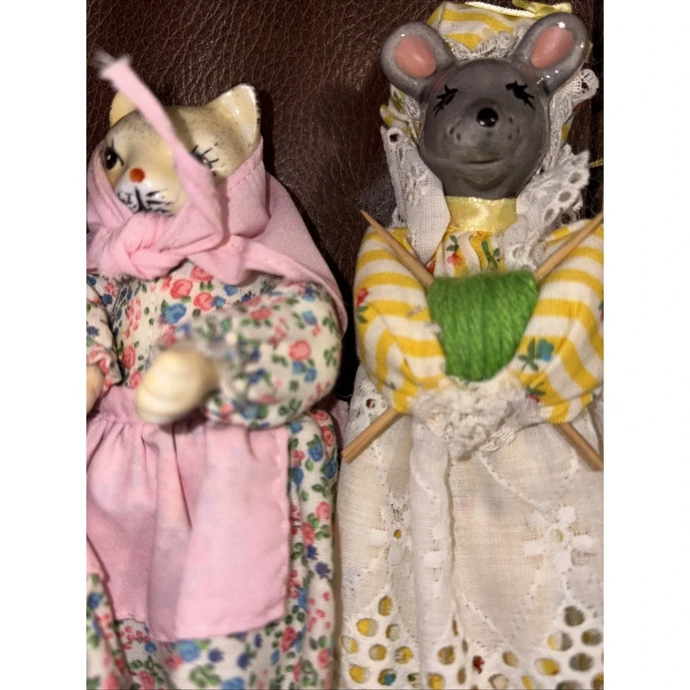 Vtg ceramic cat and mouse Christmas Pink 5+7 in Babydoll Nightgown decor‎